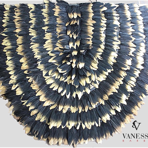 Very detail with real feathers, designed by Vanessa Barba a well known designer! - Picture 5 of 16